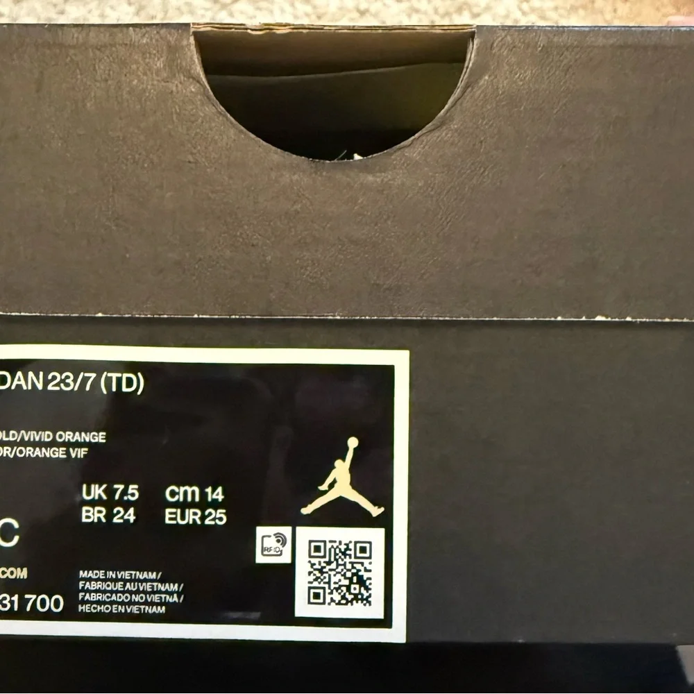 Nike Jordan 23/7 Toddler Sneakers in Blue and Neon Yellow - Picture 6 of 6